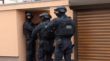Четирима души са арестувани за 24 часа по разследване на