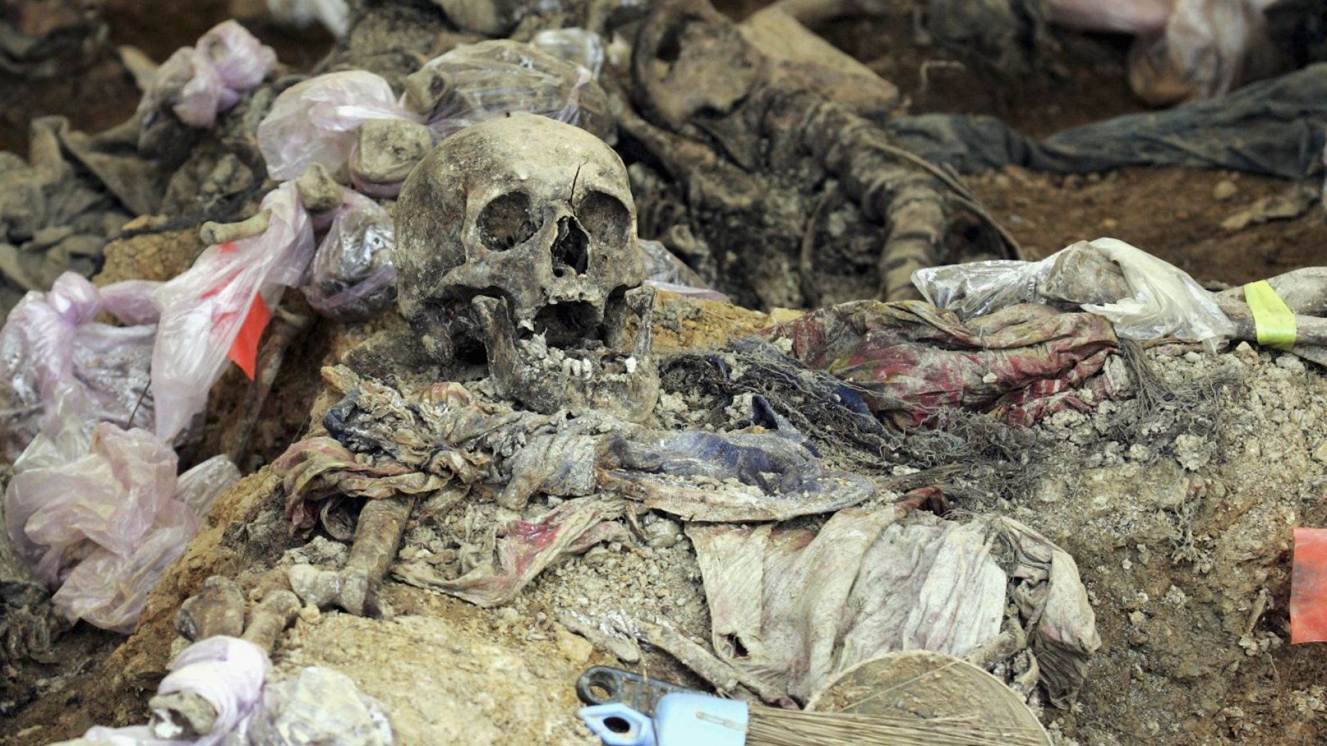 На 11 юли 1995 година светът стана мълчалив свидетел на