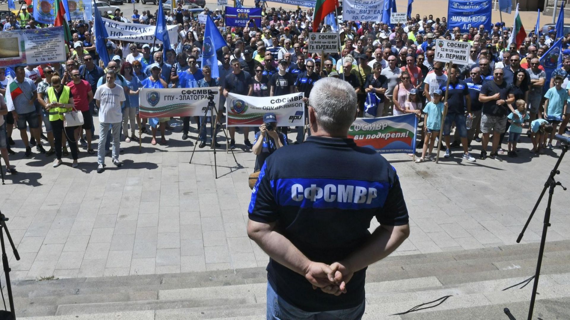Министърът на вътрешните работи Младен Маринов смята че извънредният труд