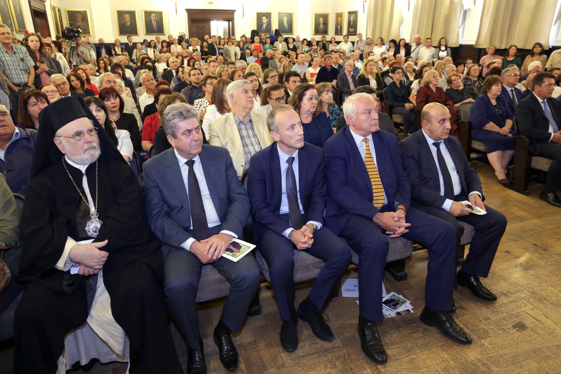 На церемонията присъстваха още президентът (2002-2012) Георги Първанов и министърът на образованието Красимир Вълчев