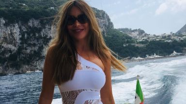 София Вергара отпразнува 47 на остров Капри