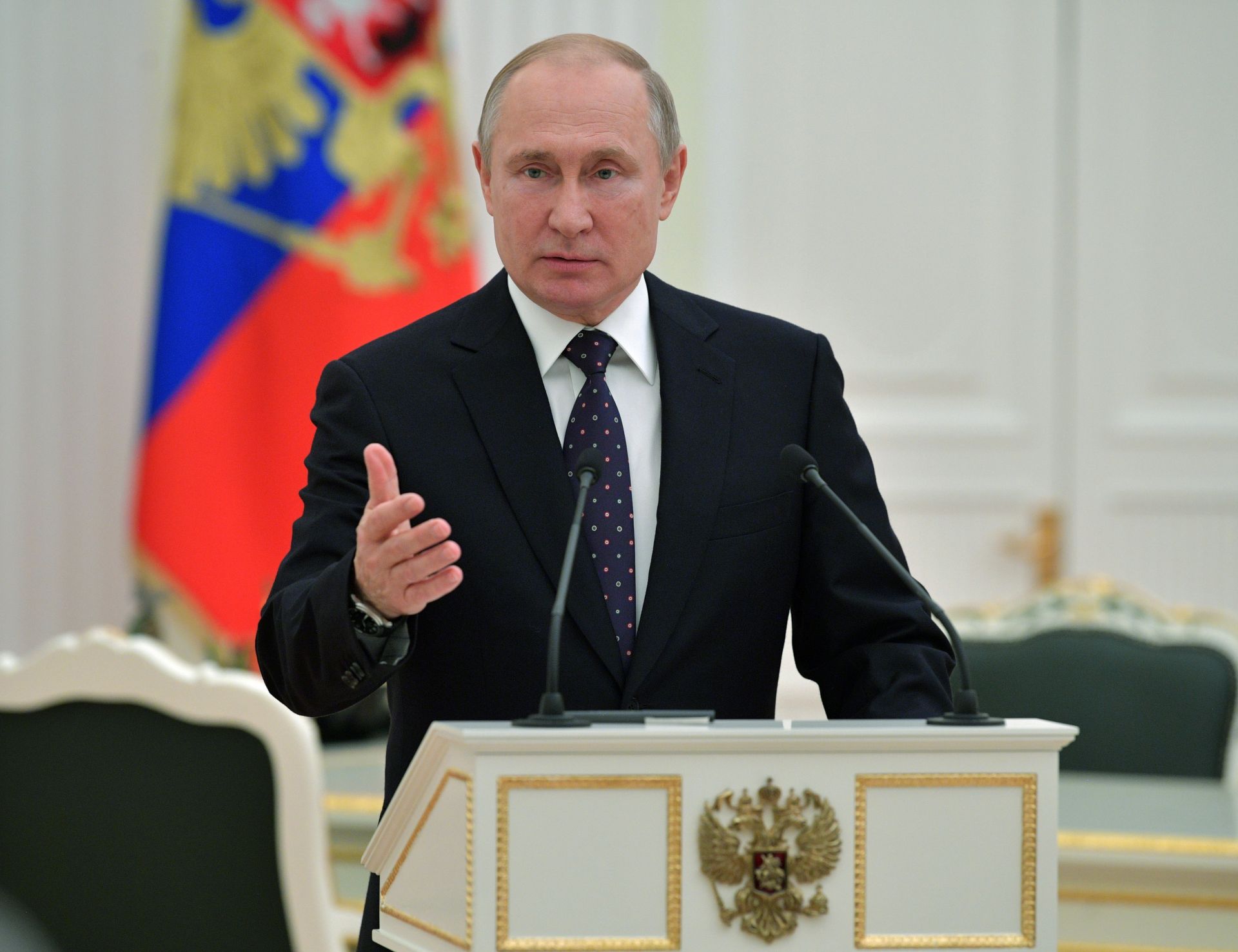 Руският президент Владимир Путин проведе телефонен разговор с президента на Украйна Владимир Зеленски