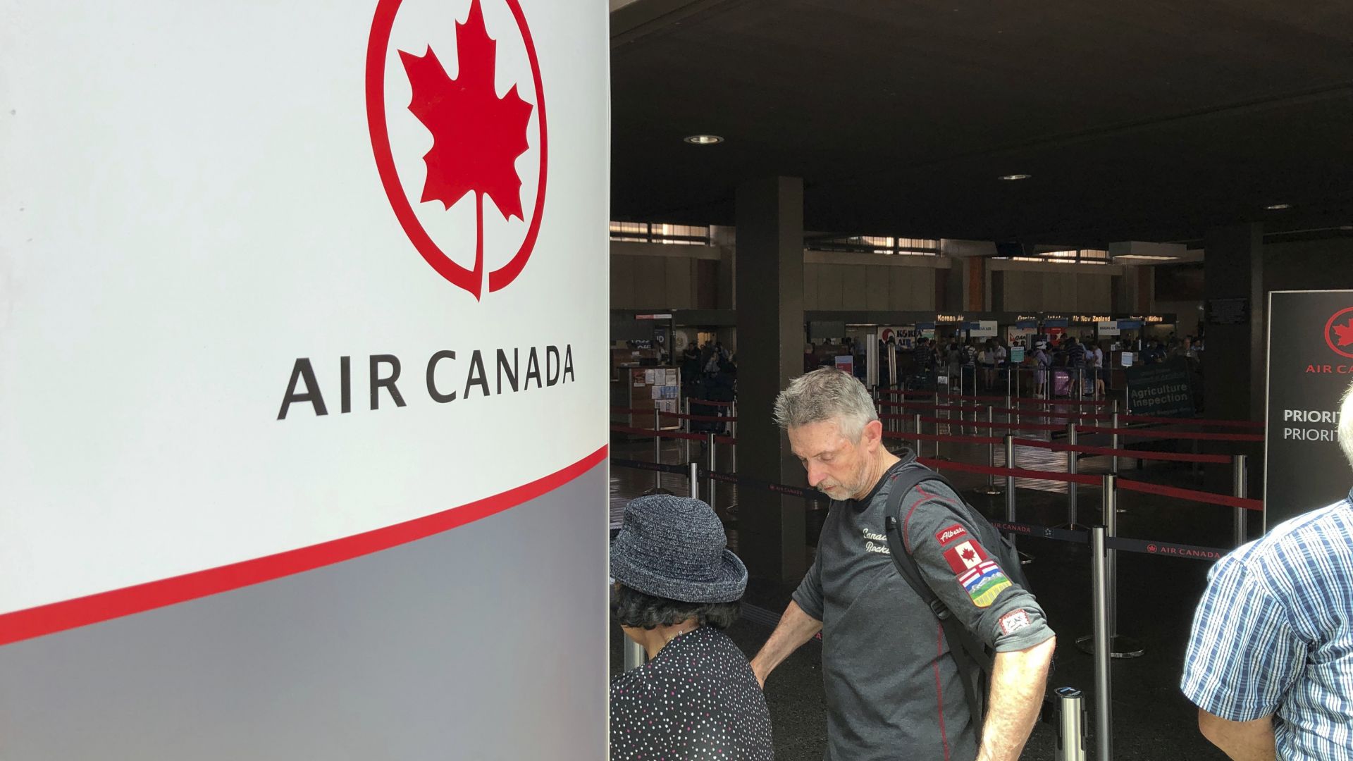 37 ранени при турбуленция в самолет на Air Canada (видео)