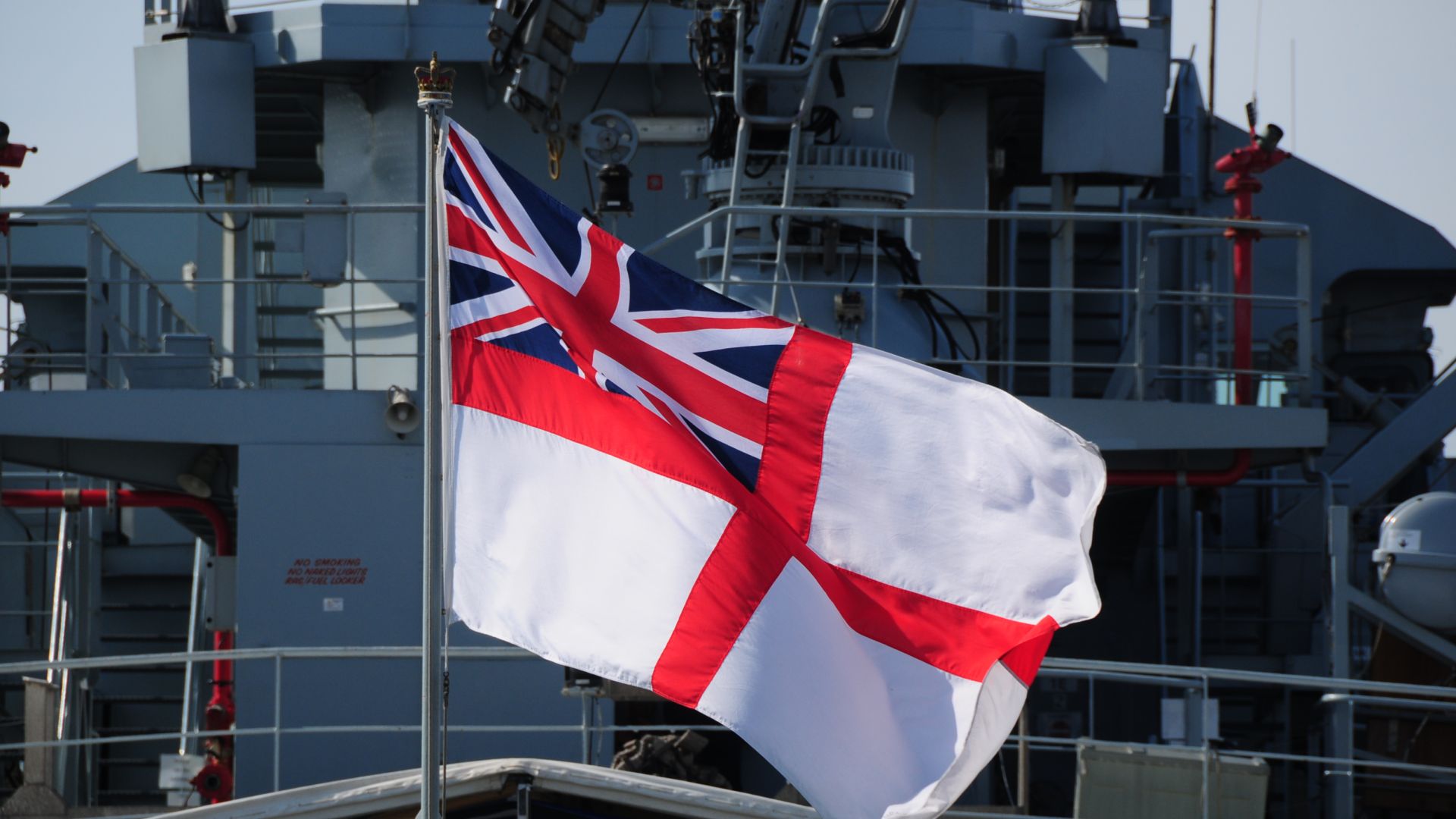 Лондон разполага един боен кораб и три миночистача в Персийския