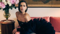 Ирина Шейк позира топлес и все още вярва в принца