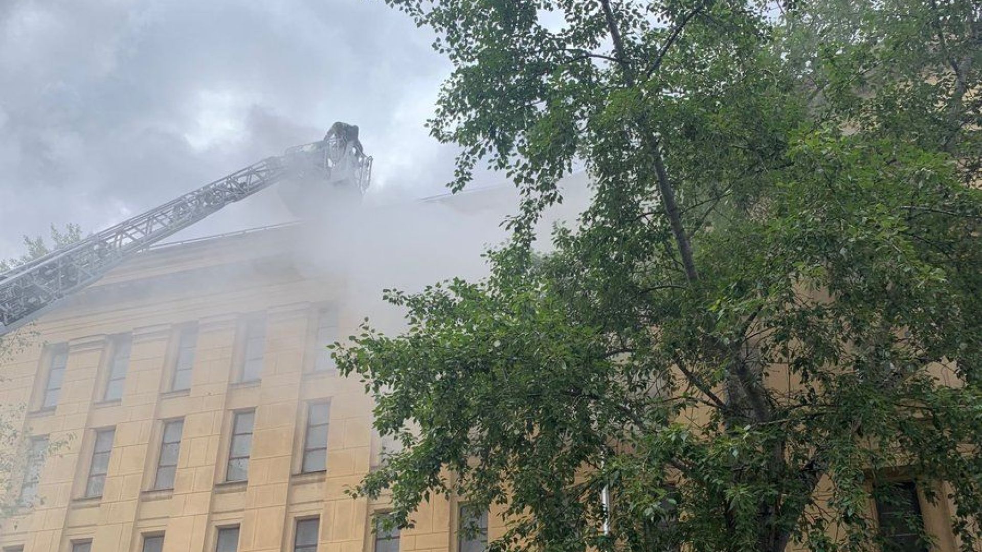 Гори руският държавен архив за литература и изкуство в Москва