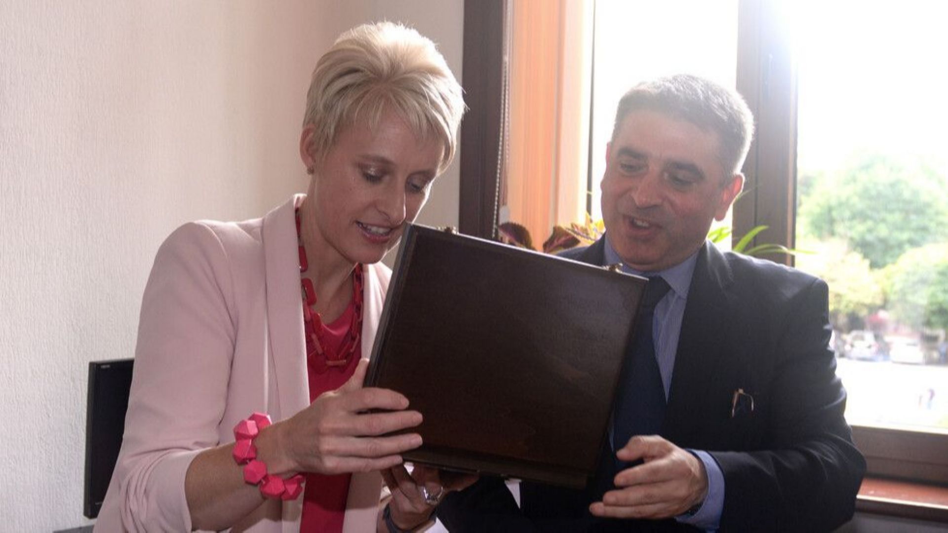 Министърът на правосъдието Данаил Кирилов запозна посланика на Великобритания Н