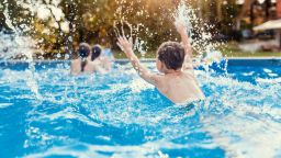 6-годишно дете е в тежко състояние след инцидент в басейн в Слънчев бряг 
