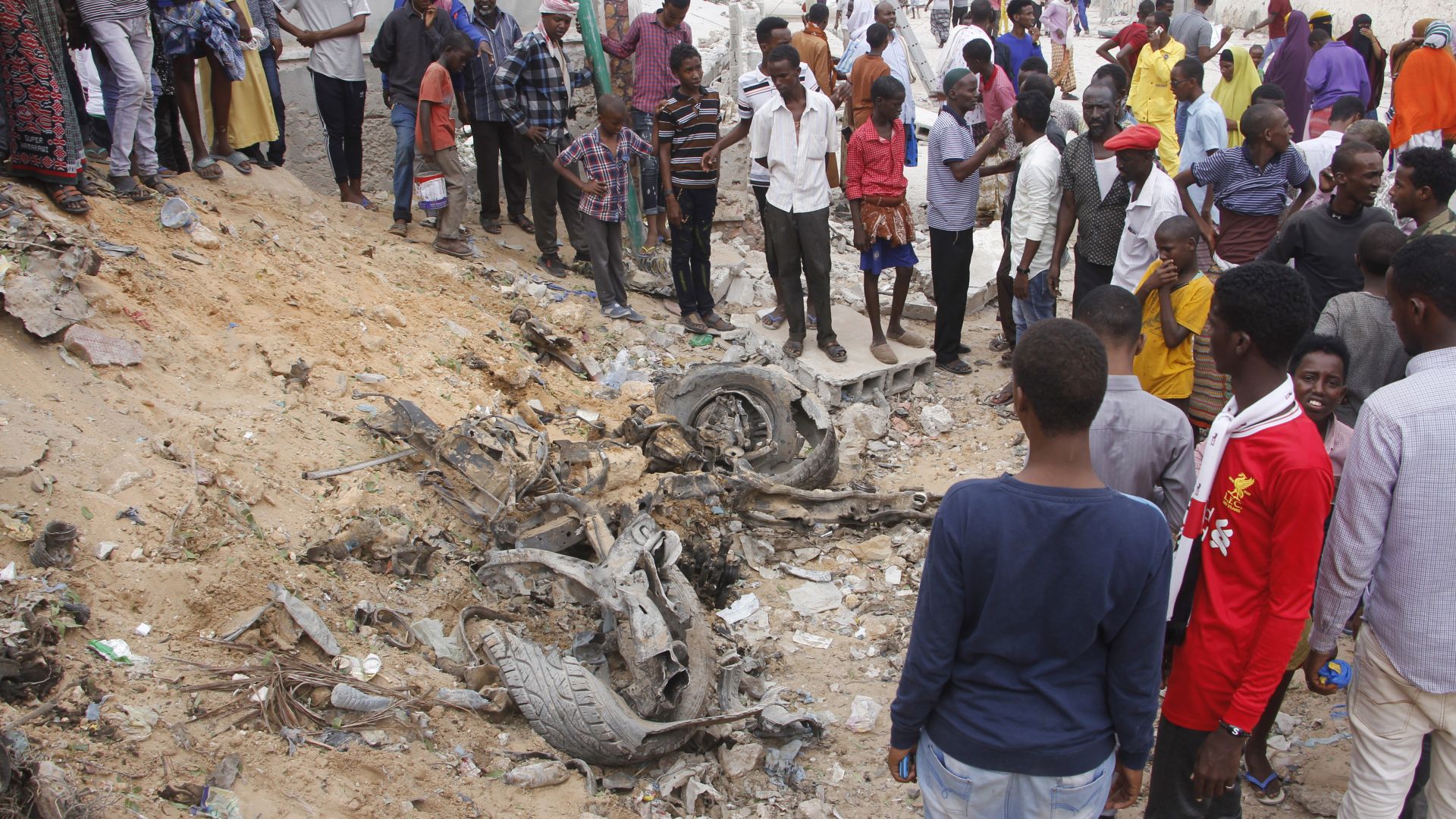 Най малко 26 души са убити и 56 има са ранени при