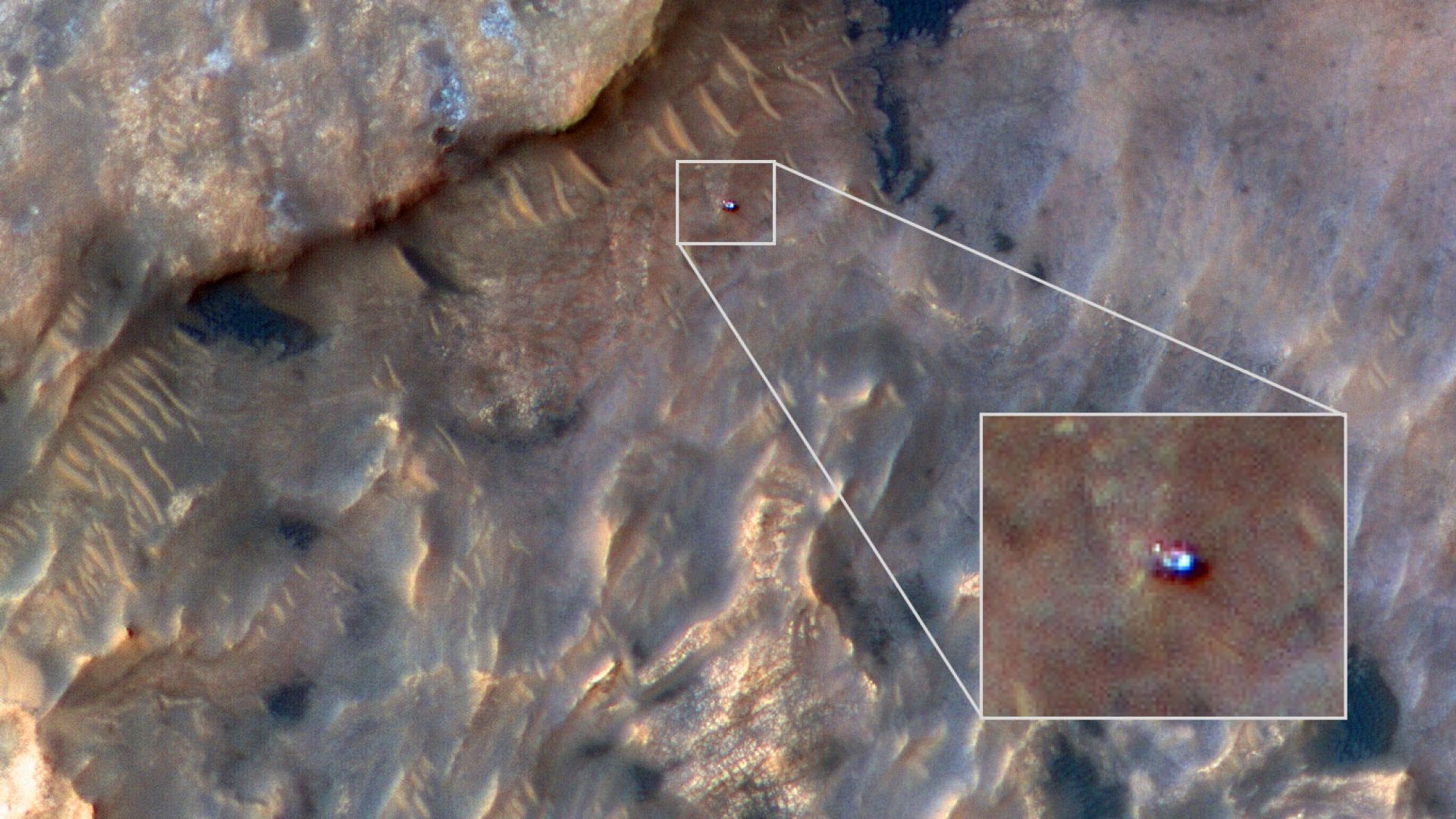НАСА публикува снимка на "Кюриосити", направена от марсианска орбита