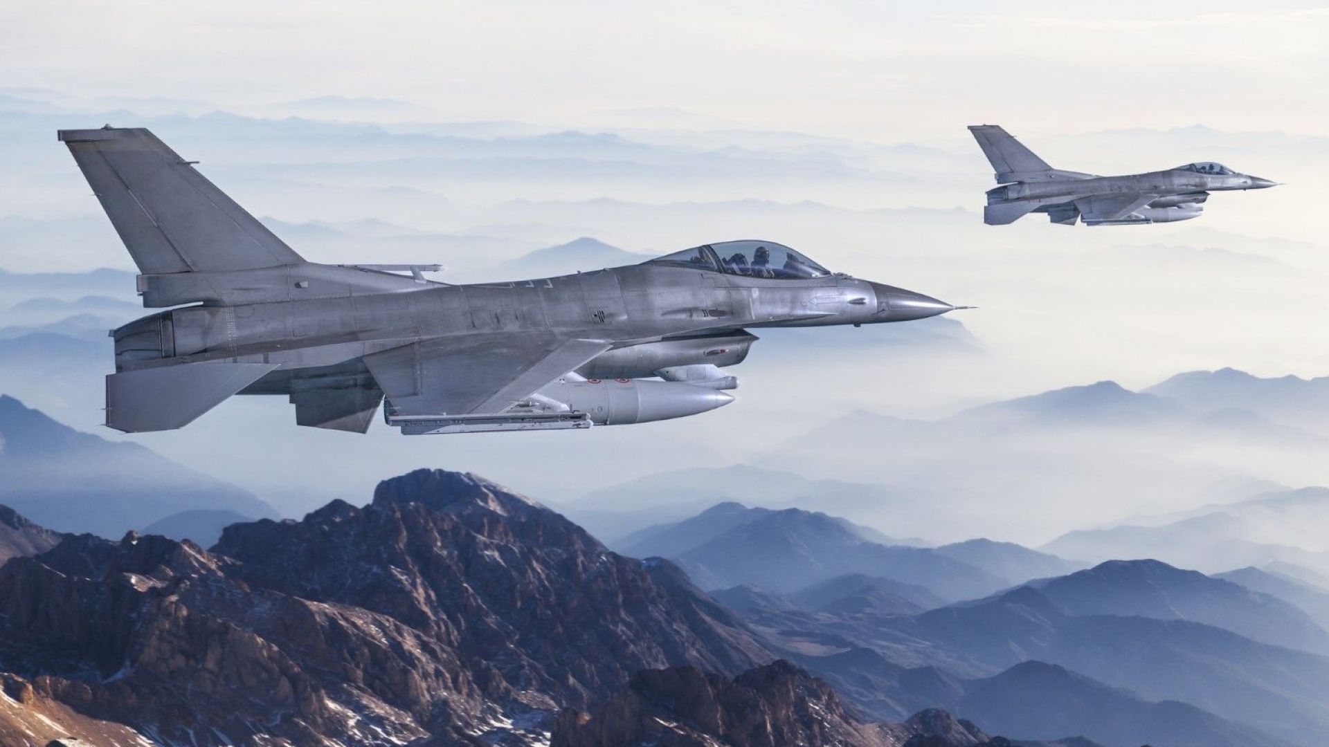 Експерти: Ако не платим до 31 юли, сделката за F-16 е заплашена от провал