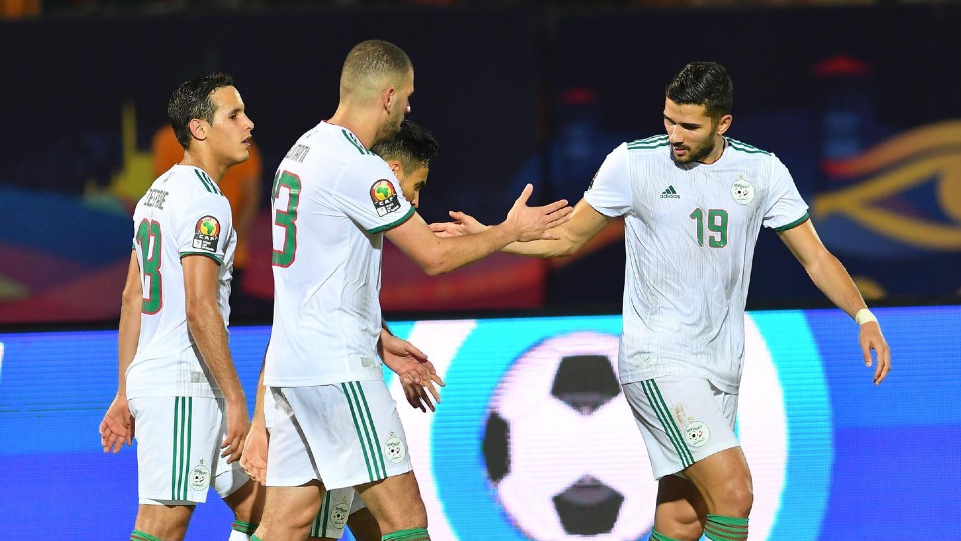 Геният Марез прати Алжир на финал с последния удар