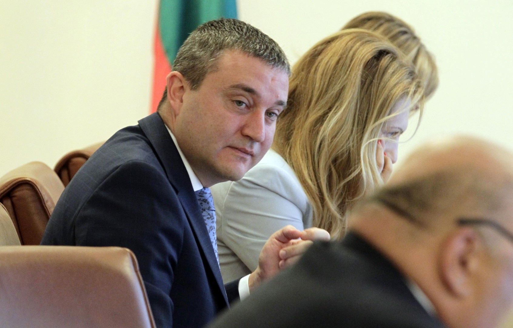 Владислав Горанов по време на извънредното заседание