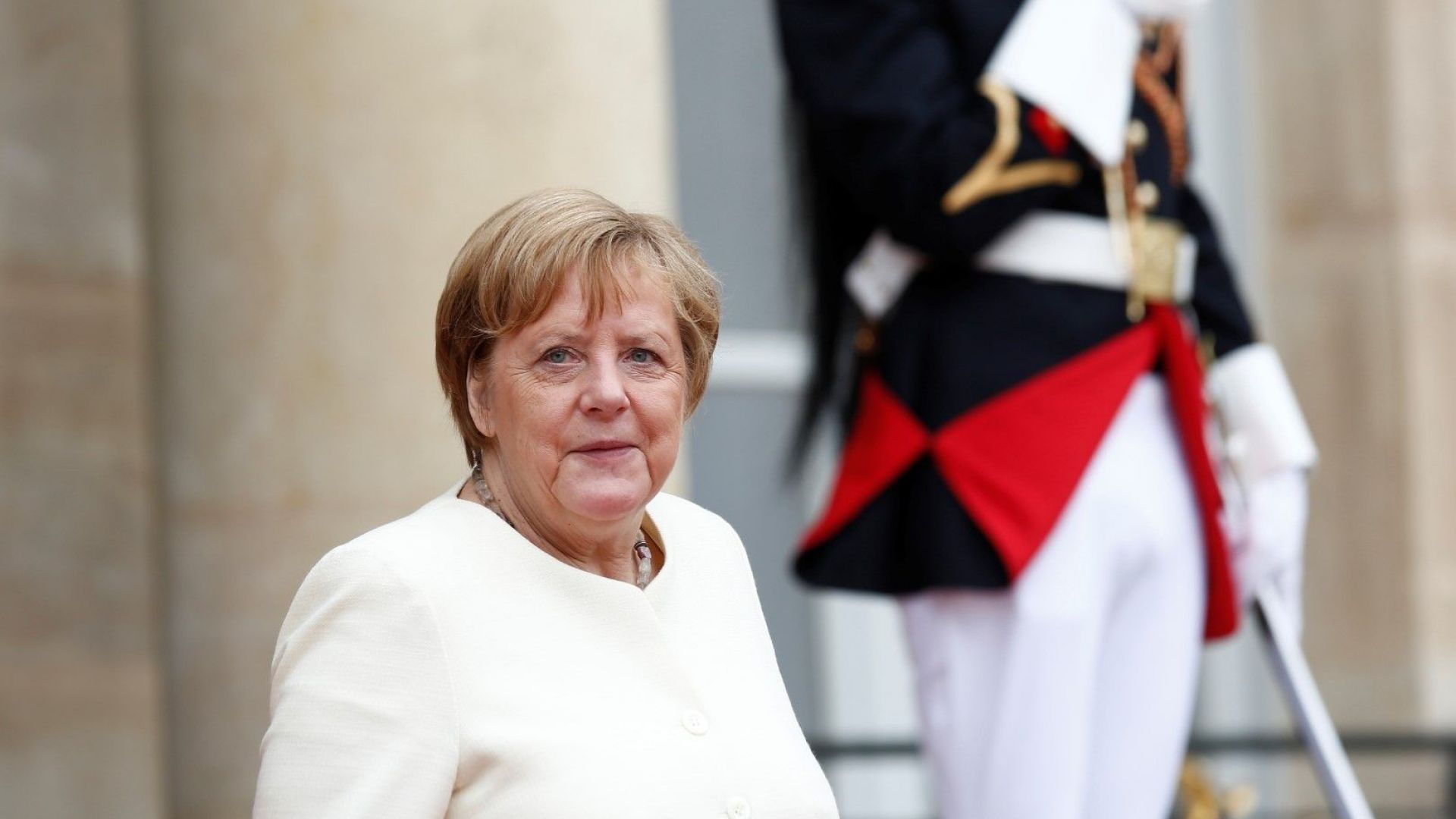 Германската канцлерка Ангела Меркел е дишала затруднено по време на