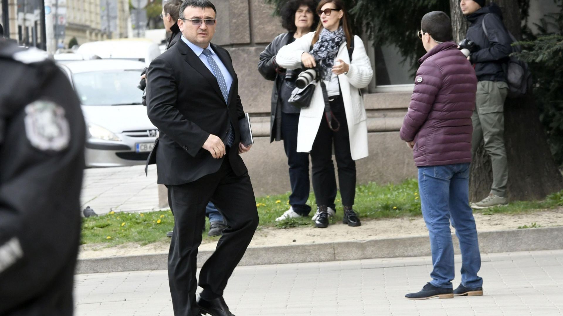 Разпоредено е присъствие на пожарни автомобили край масивите където се