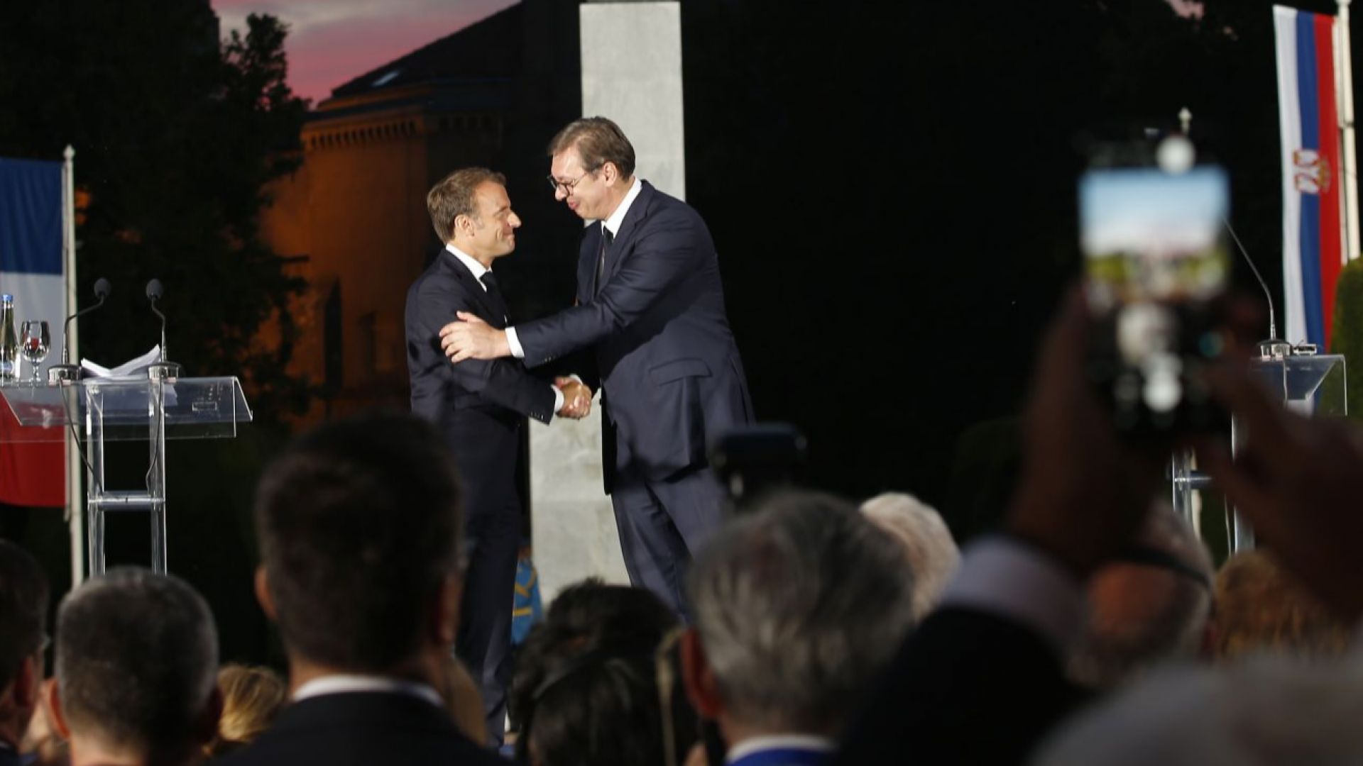 На сръбски проговори френският президент Емнюел Макрон по време на