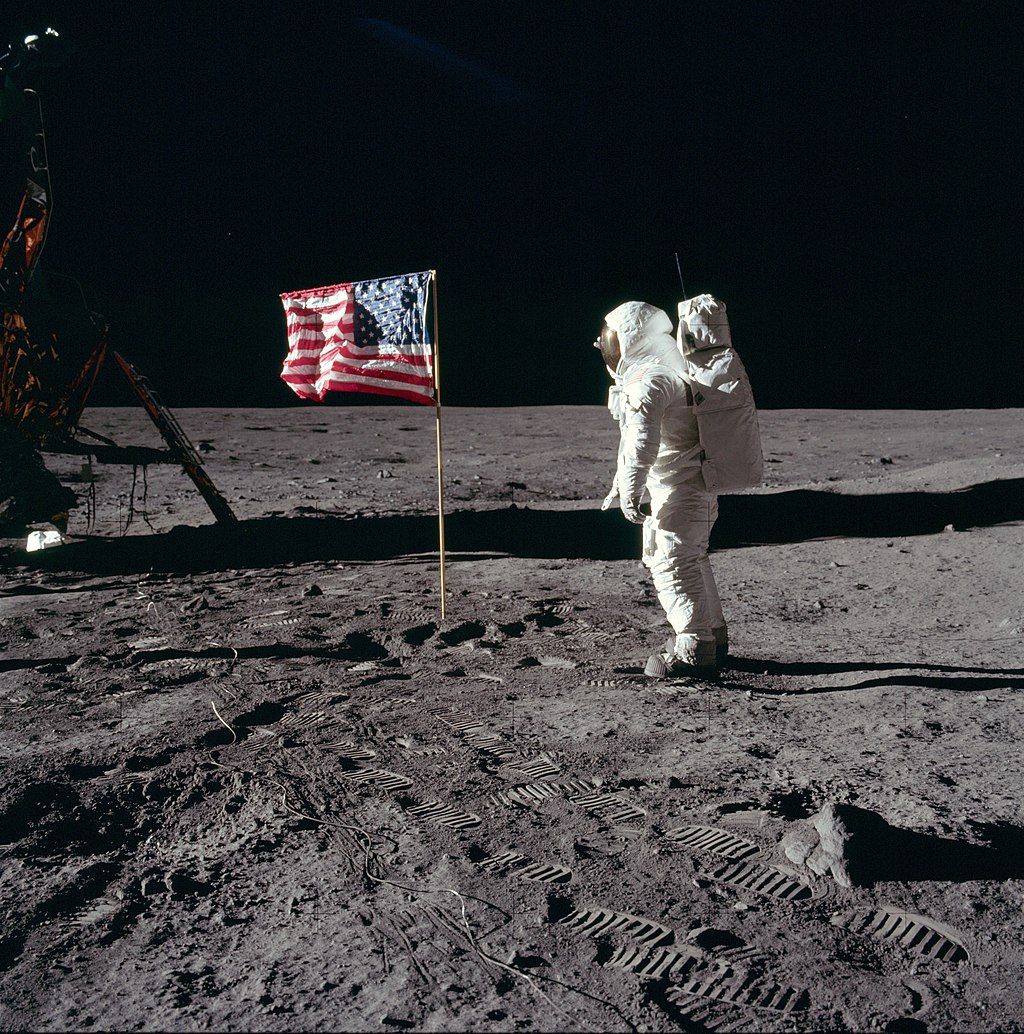 САЩ са първата и единствена държава, изпратила хора на Луната