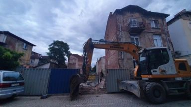 Част от къща се срути в изкоп за нова жилищна сграда в София