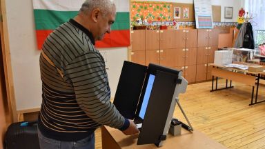 Централната избирателна комисия е разгледала доклад за експериментално електронно гласуване