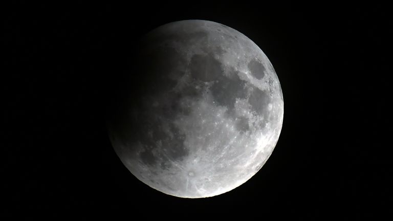 Лунно затъмнение ще се наблюдава от България 
