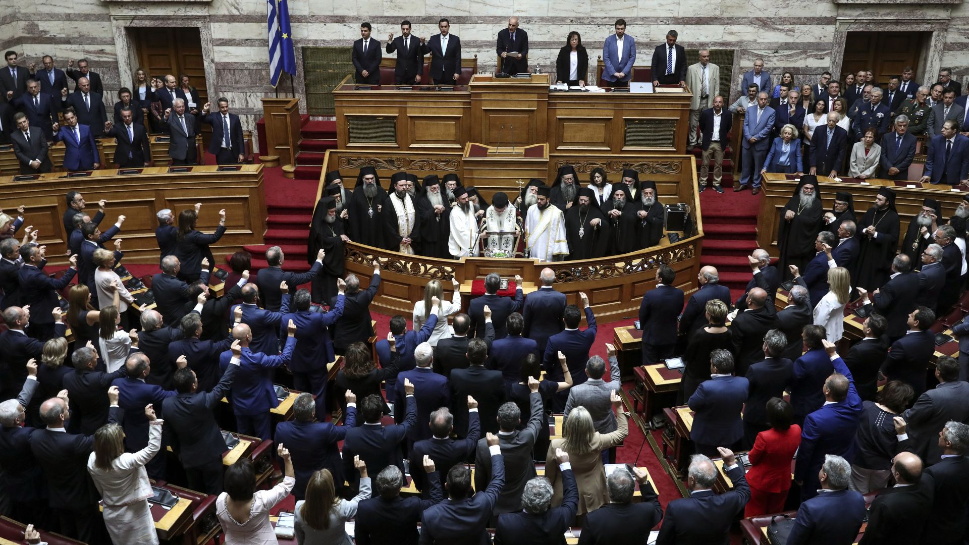 Гръцките 300 депутати положиха клетва