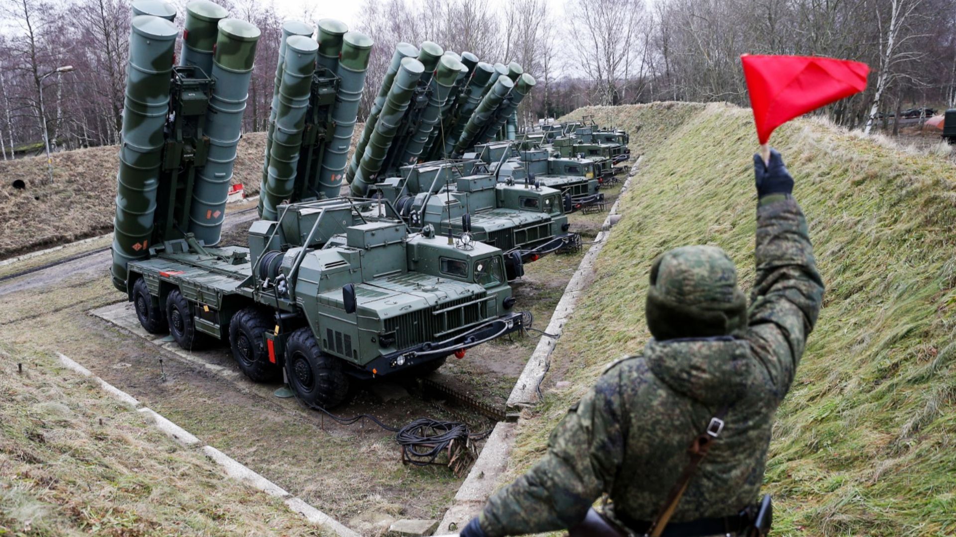 Зенитно-ракетен дивизион със системата С-400 и батарея зенитни комплекси Панцир-С