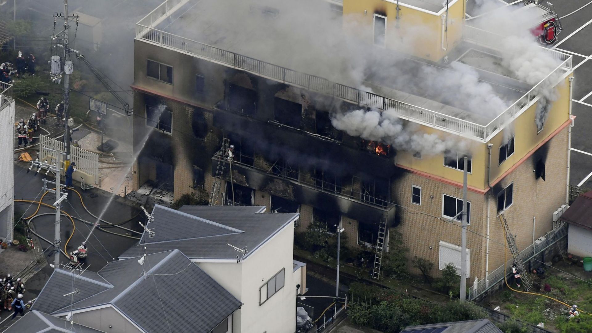 10 жертви и десетки ранени при пожар в анимационно студио в Япония (видео)
