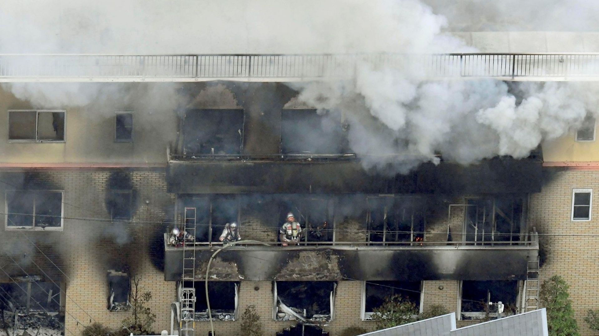 Подпалвачът в Киото драснал клечката и викнал "Умри", жертвите вече са поне 23