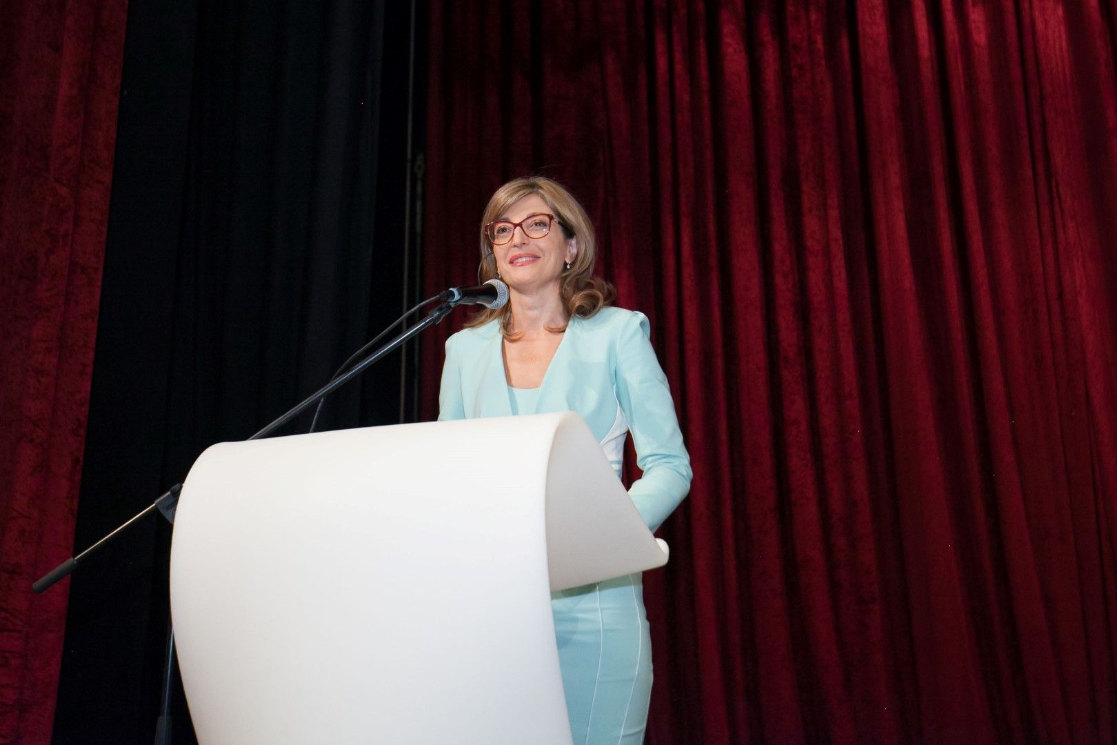 Екатерина Захариева по време на годишната среща на българските дипломати в чужбина