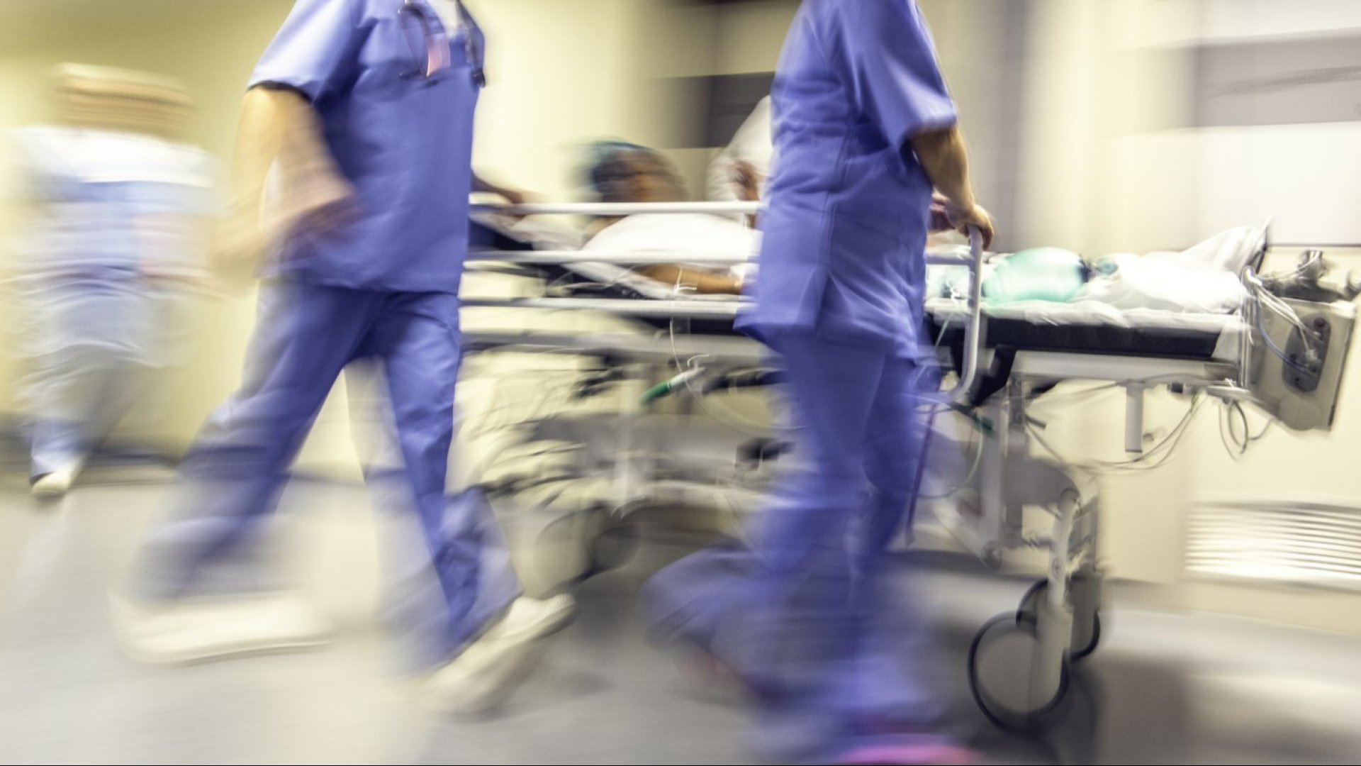 Успешна колаборация между две столични болници спаси живота на водещ