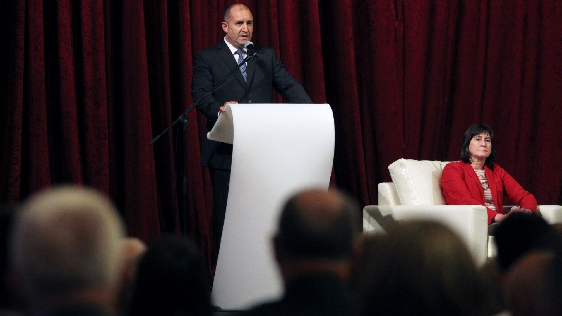 Не съм против F 16 но трябваше да се настоява за