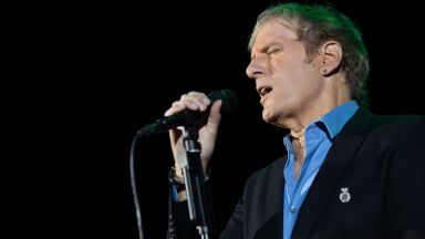 Следващият 1 албум Time Love Tenderness продаден в над