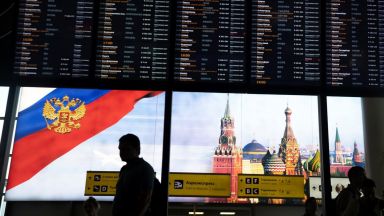 Украинска дронова атака затвори повечето московски летища преди кацането на Си Цзинпин
