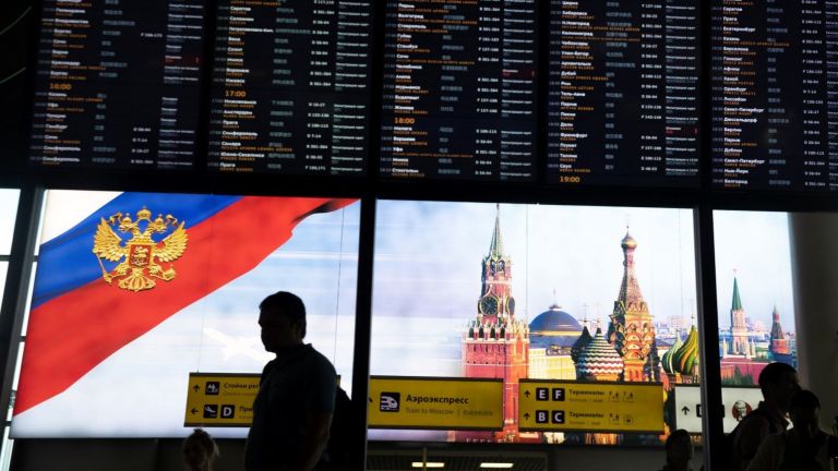 Украинска дронова атака затвори повечето московски летища преди кацането на Си Цзинпин