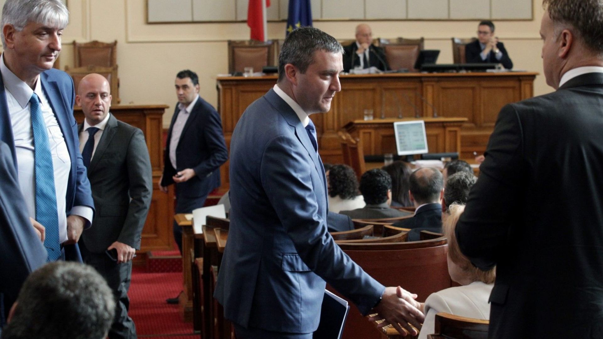 Министърът на финансите Владислав Горанов съобщи пред журналисти в парламента,