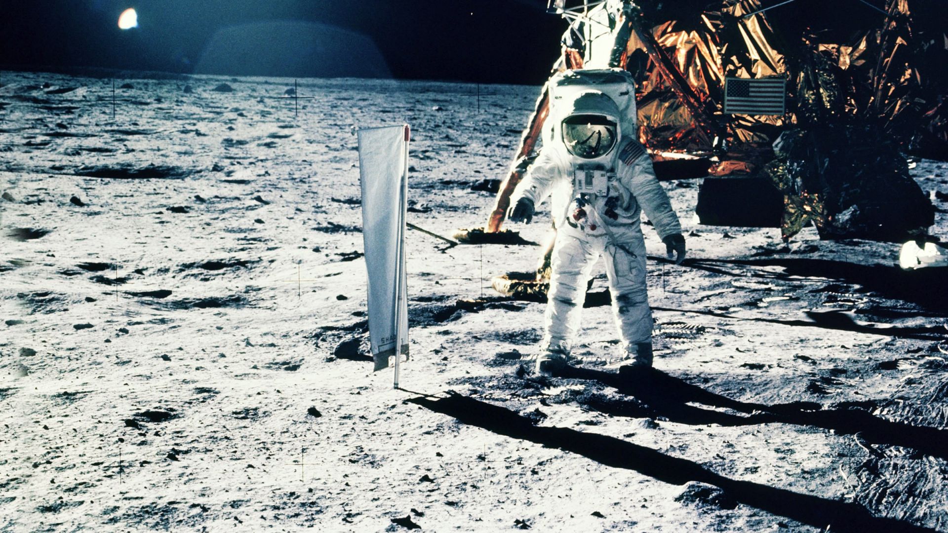 Новата космическа надпревара и териториалните претенции към Луната