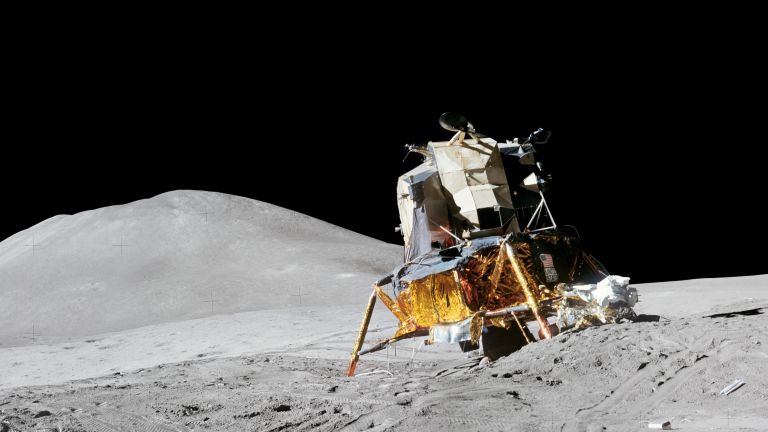 Роскосмос обяви търг за изследване на Луната