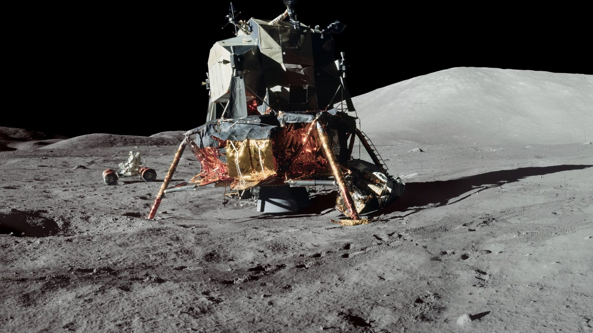 Подготвят космическия кораб "Аполо 16" за важна дата