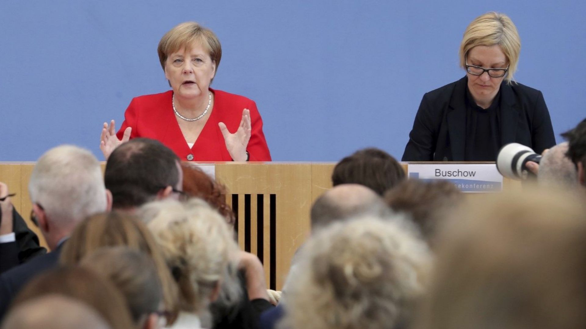 Ангела Меркел заяви, че е във форма и ще изкара до край канцлерския си мандат 