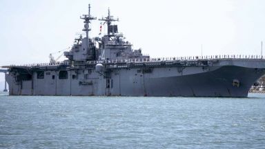 Служители са обяснили че разрушителят на американските ВМС USS Carney е
