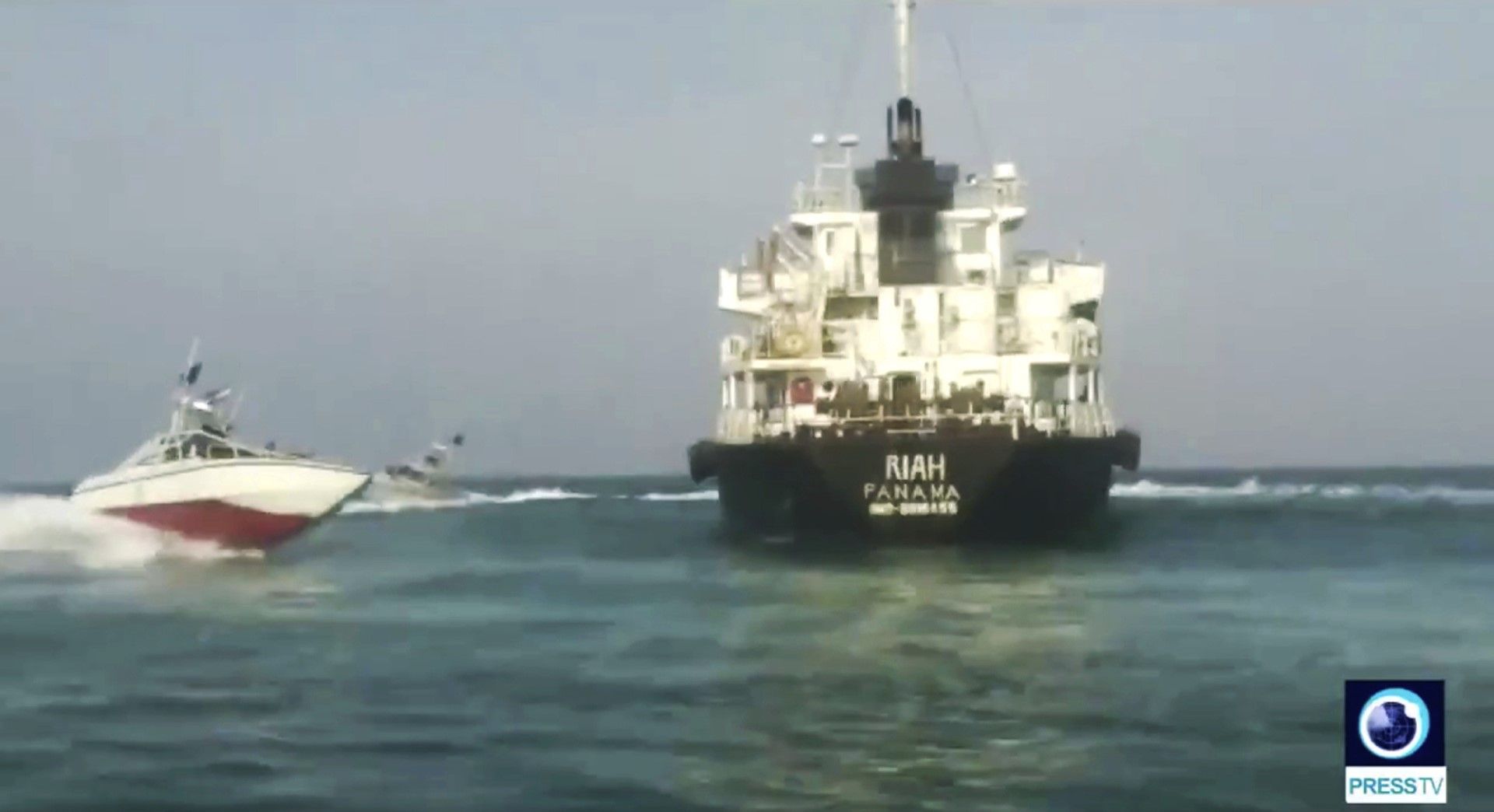 Лодки на Корпуса на гвардейците на Иран задържа на 18 юли плаващия под панамски флаг Riah