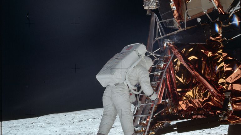"Роскосмос" разсекрети документи за лунната надпревара между СССР и САЩ