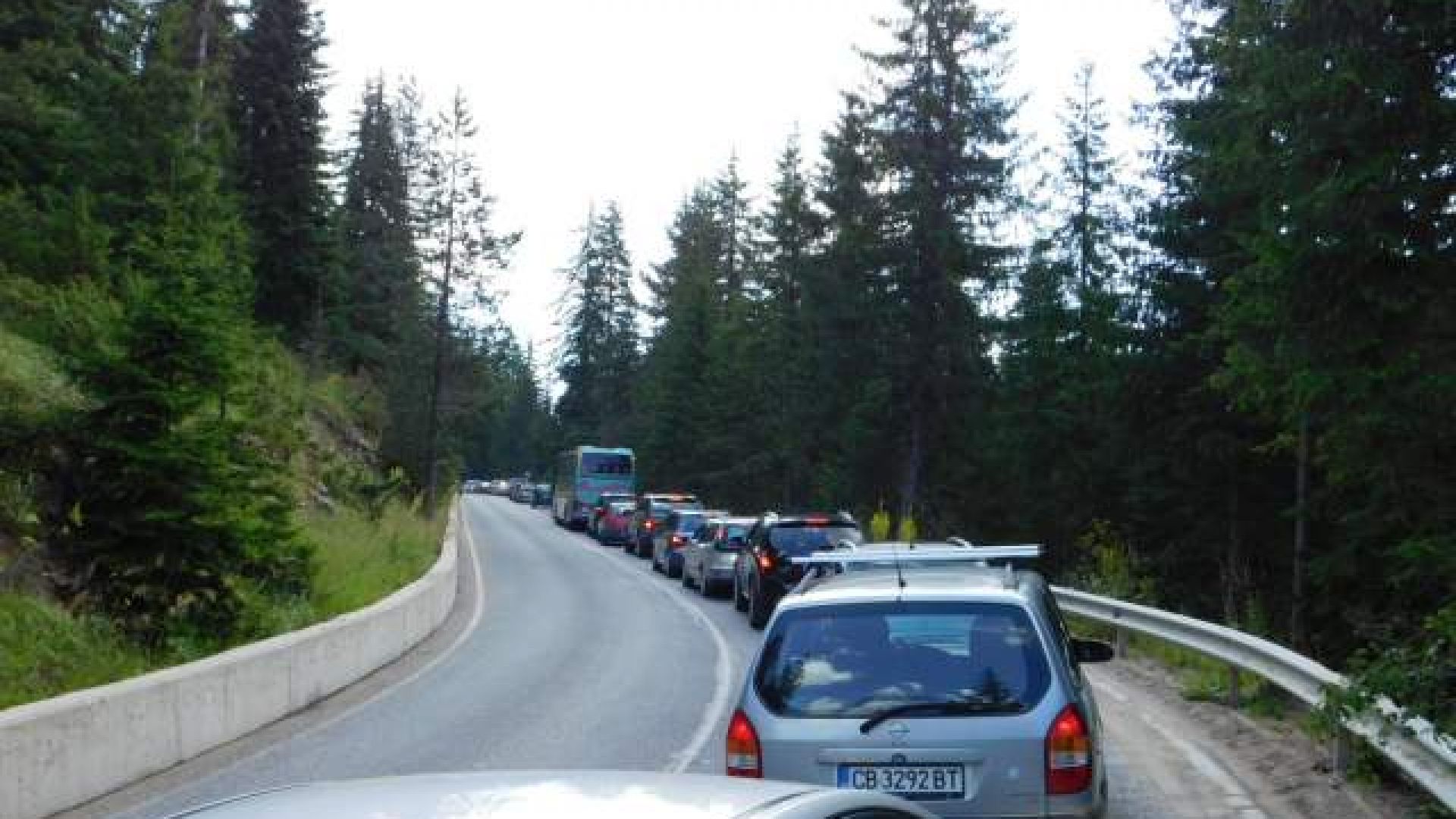 Над 200 хиляди души се събраха до преди обяд днес