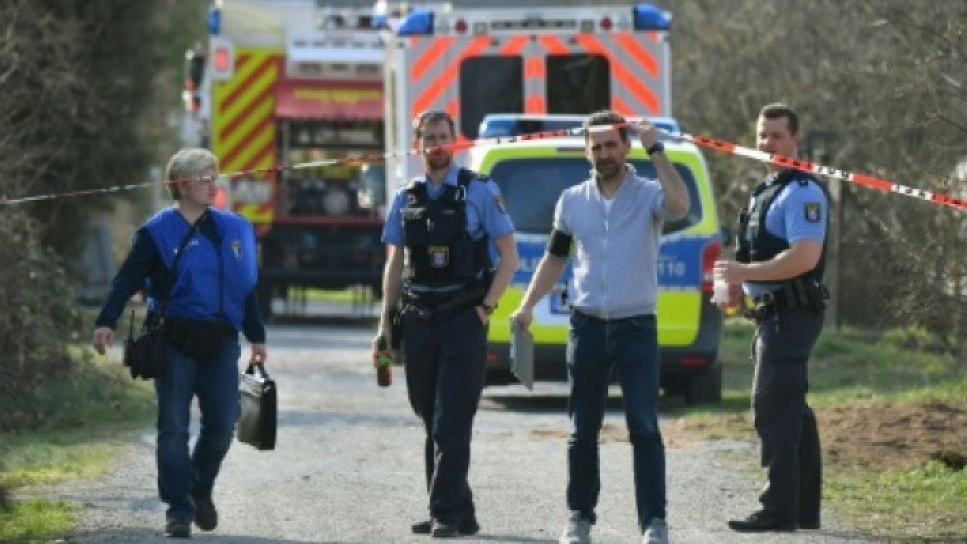 Най малко трима души загинаха днес при катастрофа на малък самолет