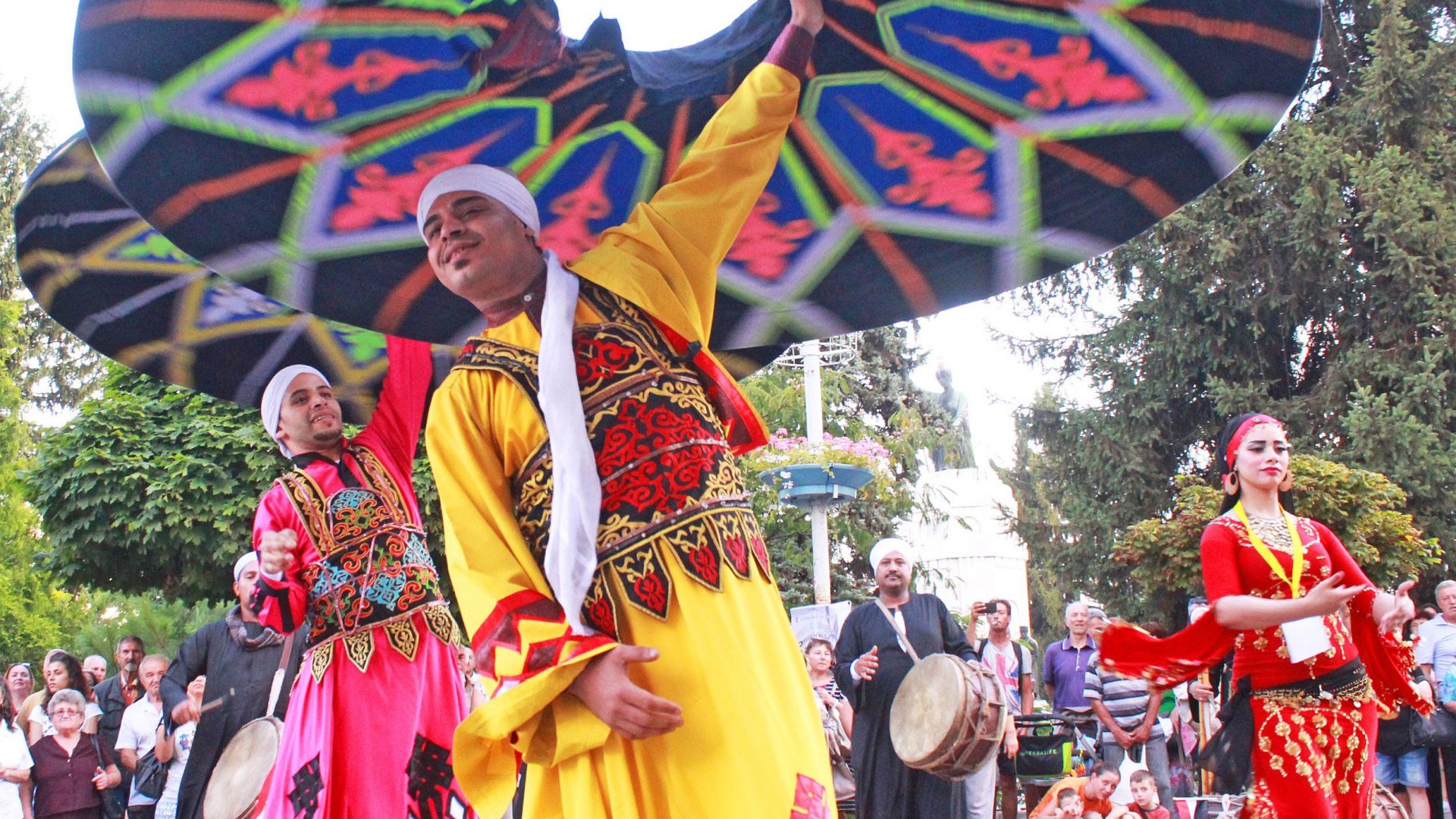 С дефиле на участниците започна 22 рият Международен фолклорен фестивал Велико