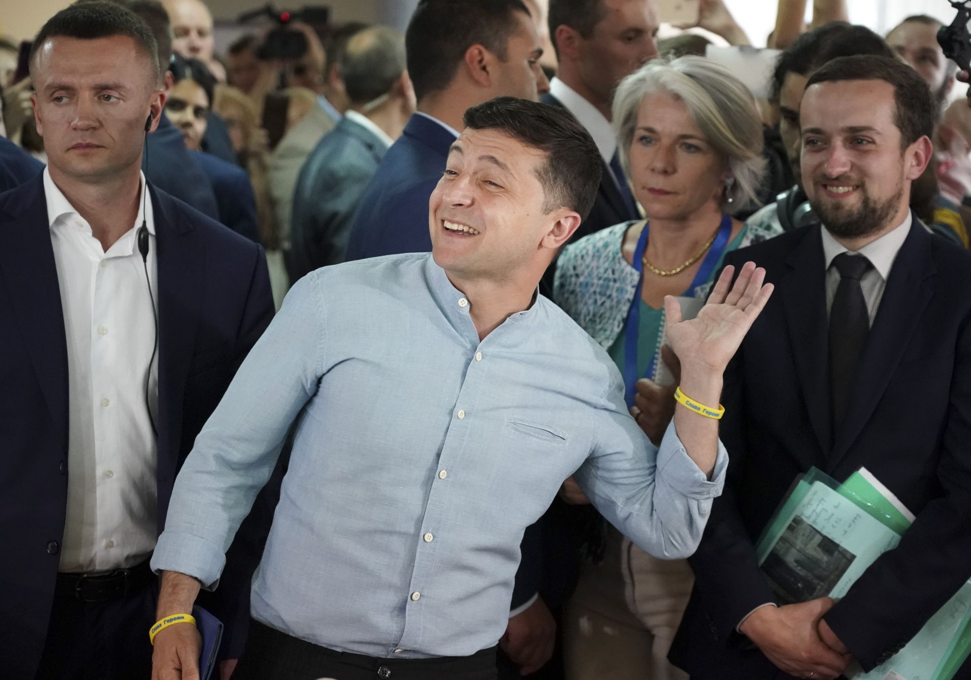 Партията "Слуга на народа" на президента Володимир Зеленски печели парламентарните избори в Украйна