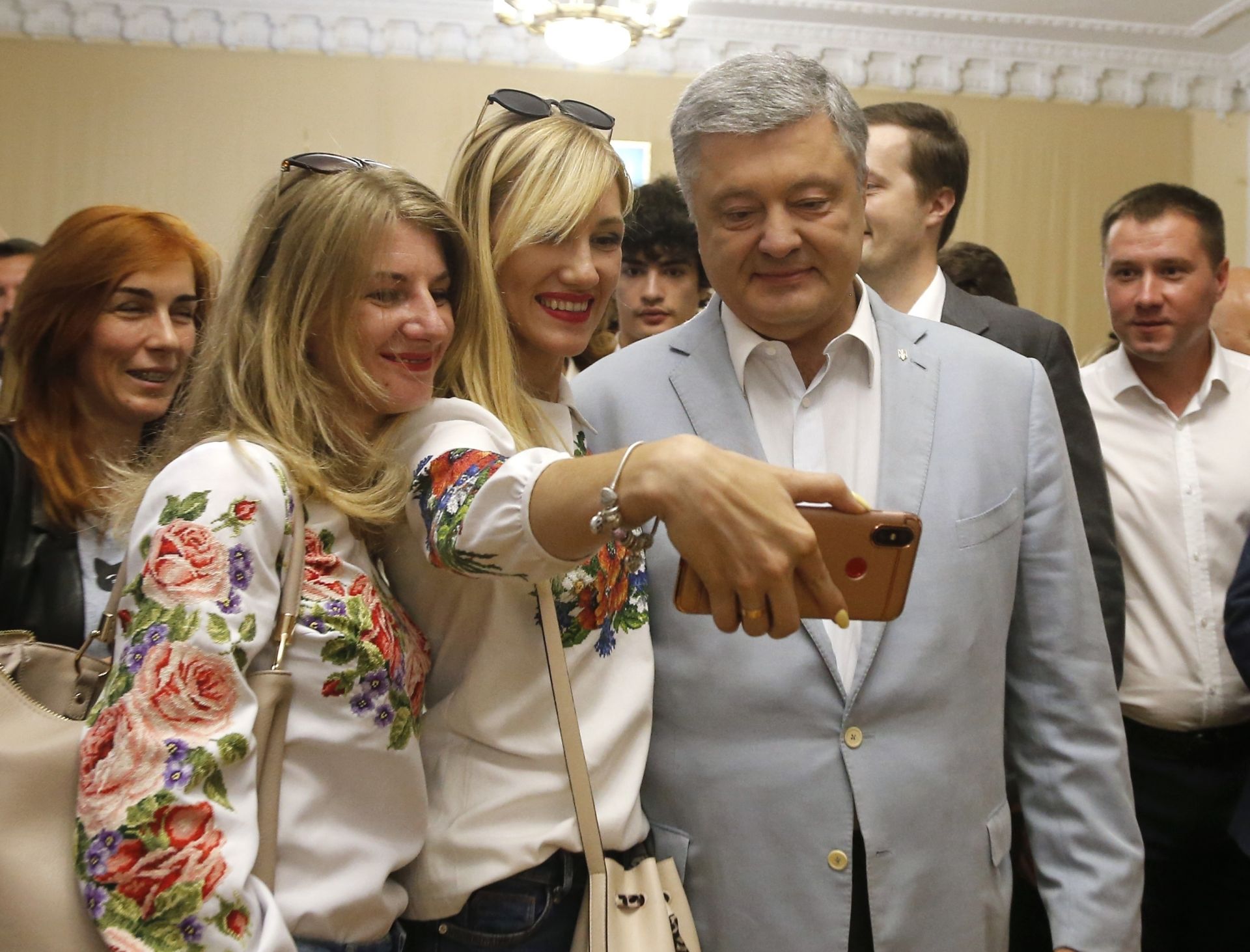 Трета е партията на бившия президент Петро Порошенко "Европейска солидарност" с 8,8 процента