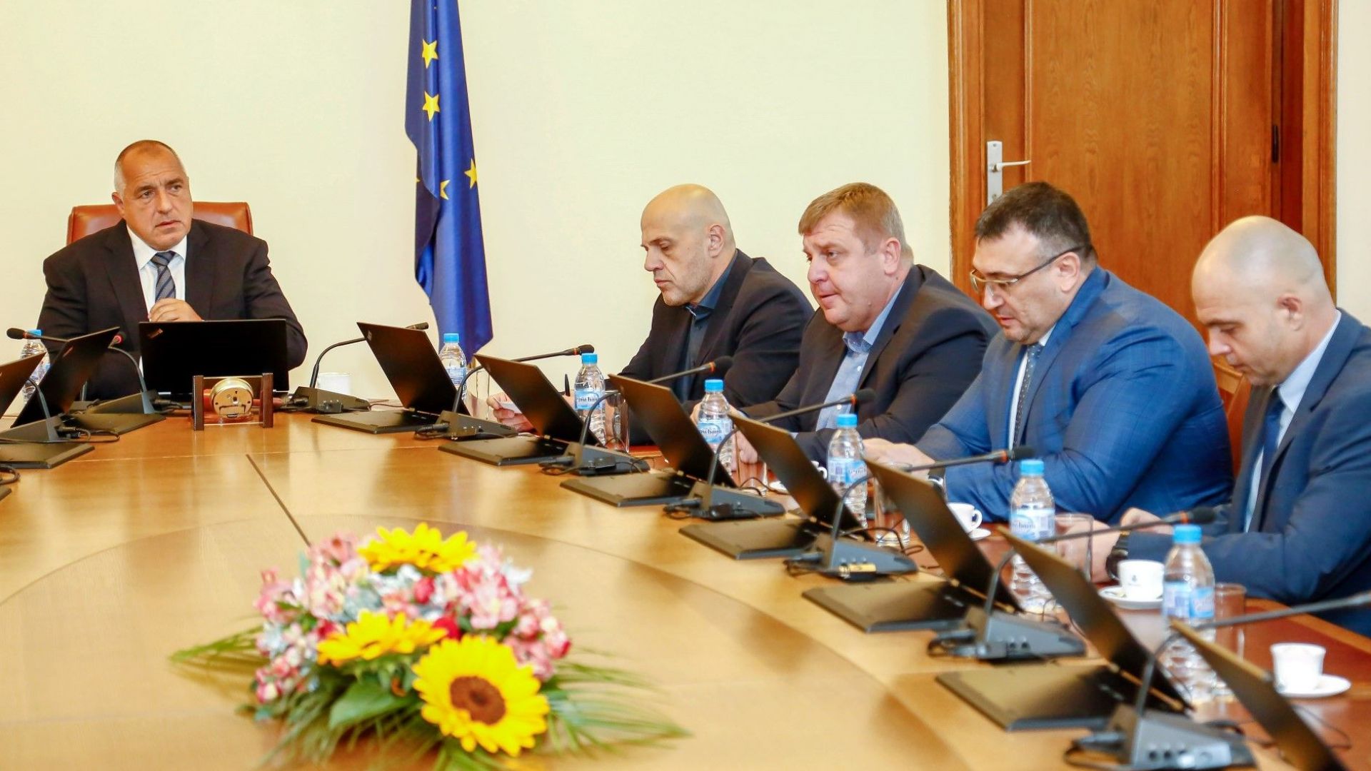 Мнозинството българи 57 вярват че правителството на ГЕРБ ще изкара