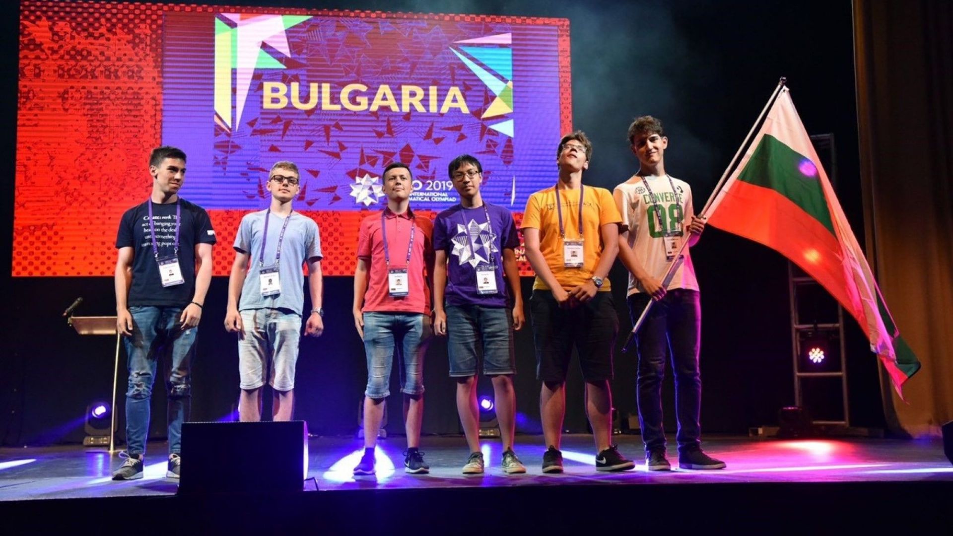 С пет сребърни и един бронзов медал се завръща българският отбор от международна олимпиада по математика 