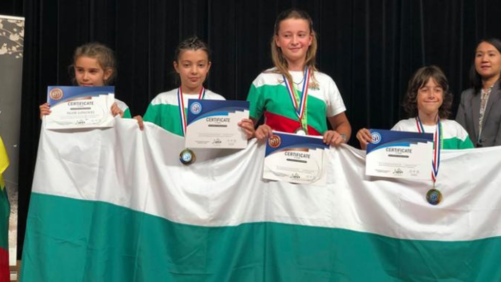 Четири диамантени медала на Световно по математика за наши ученици